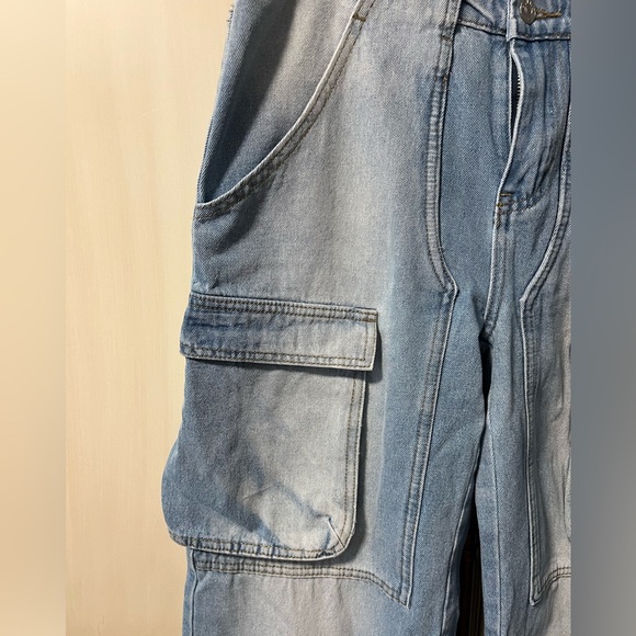 👖 Edikted Tara Low Rise Denim Cargo Jeans - Picture 9 of 16
